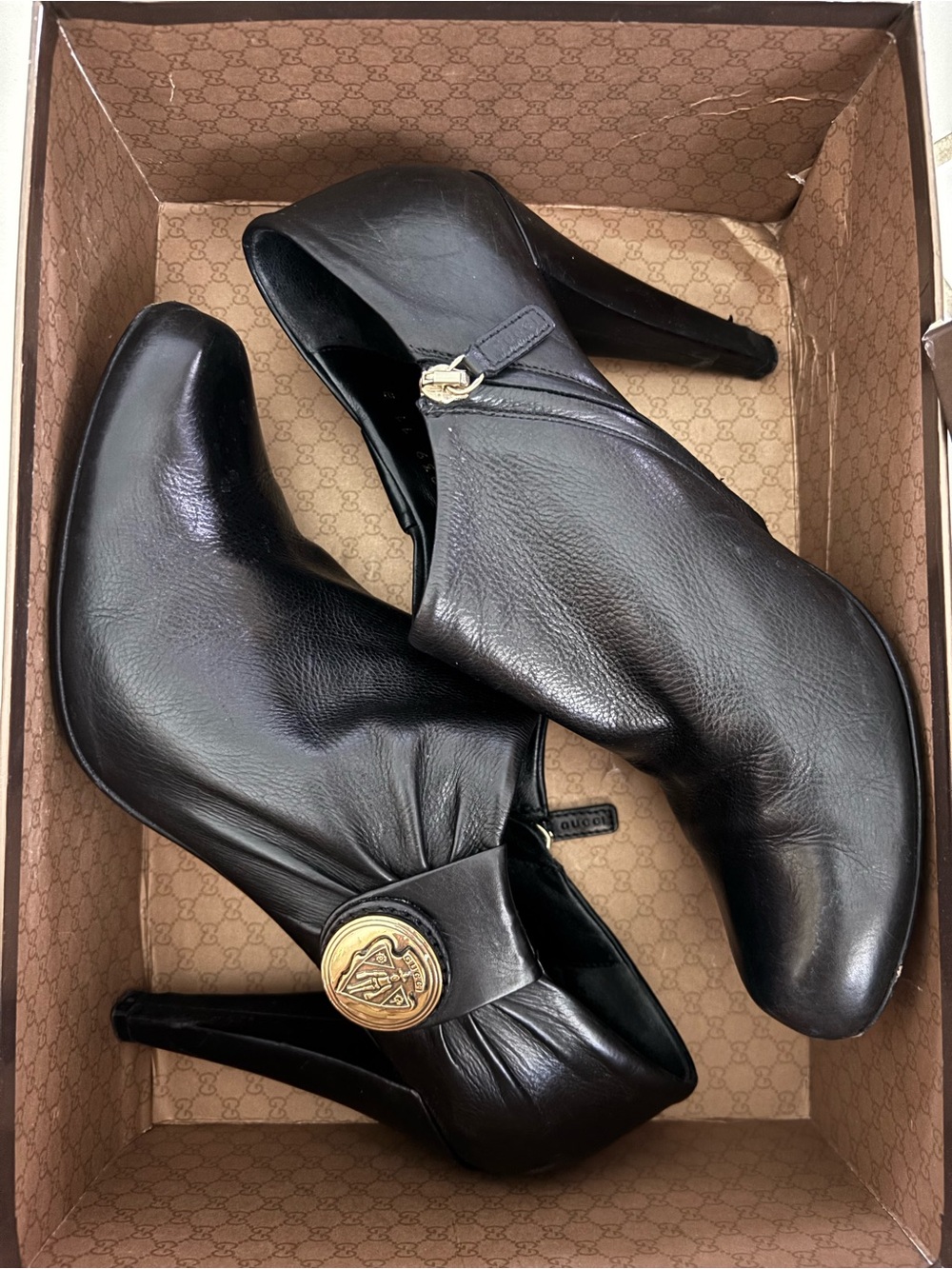 Gucci Black Leather Heel Ankle Booties Darwin Nero Gold Medallion Accent Sz 11B - Picture 13 of 15